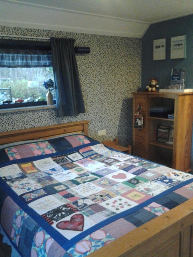 Bed & Breakfast “ Gastvrij Onthaal “ Een-West ภายนอก รูปภาพ