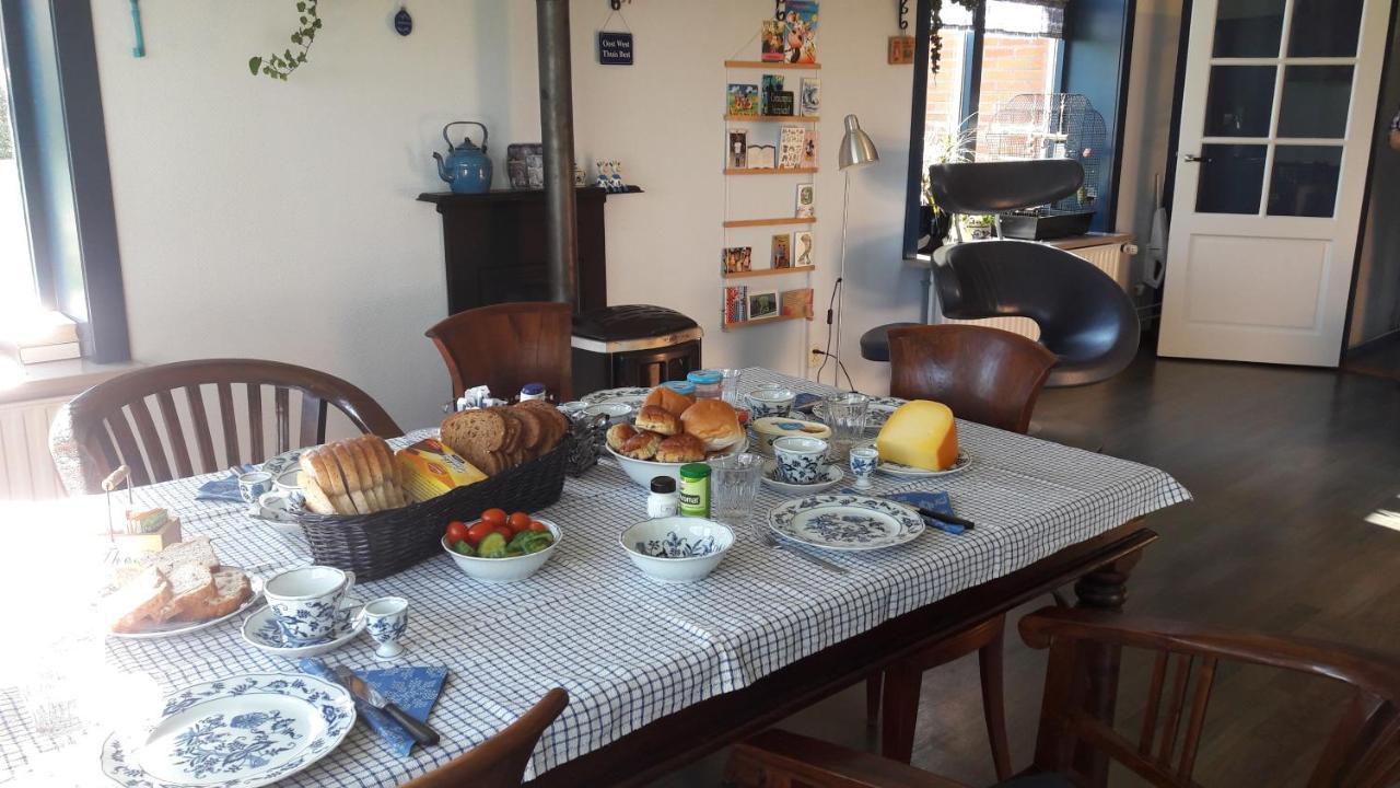 Bed & Breakfast “ Gastvrij Onthaal “ Een-West ภายนอก รูปภาพ