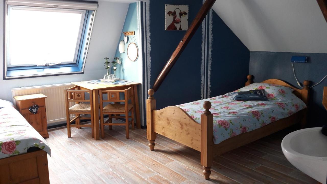 Bed & Breakfast “ Gastvrij Onthaal “ Een-West ภายนอก รูปภาพ