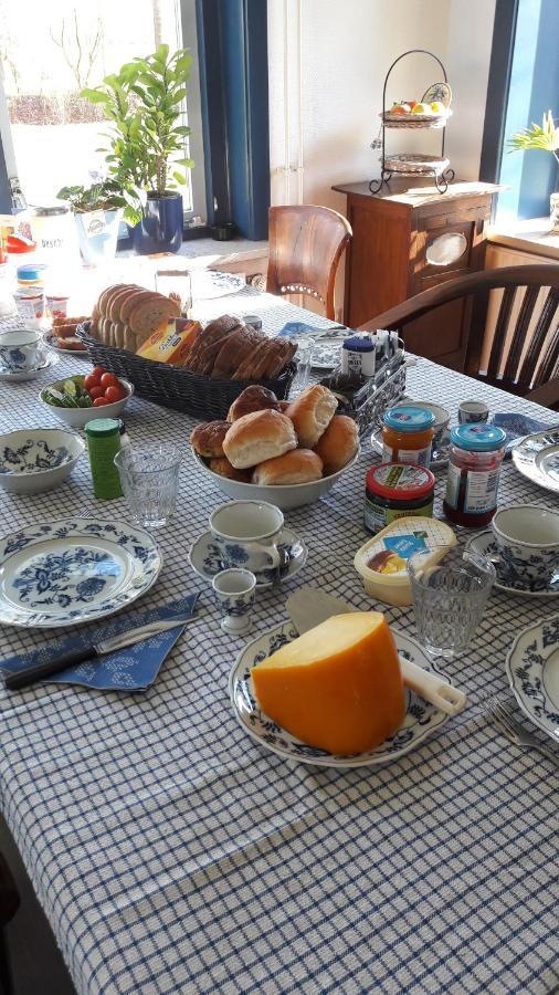Bed & Breakfast “ Gastvrij Onthaal “ Een-West ภายนอก รูปภาพ
